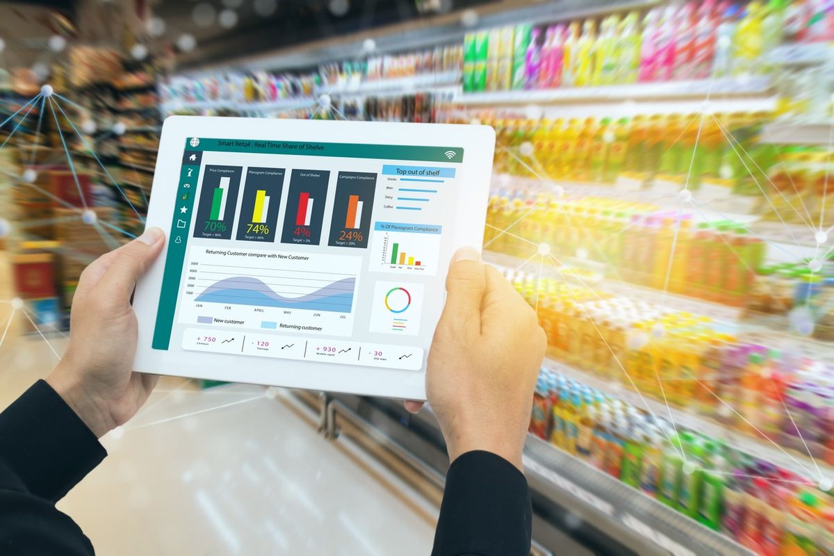 a retailer holds the tablet and use augmented reality technology monitor data of out of shelves 