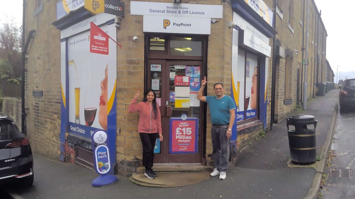 Allwyn awards £40k to 22 National Lottery retailers