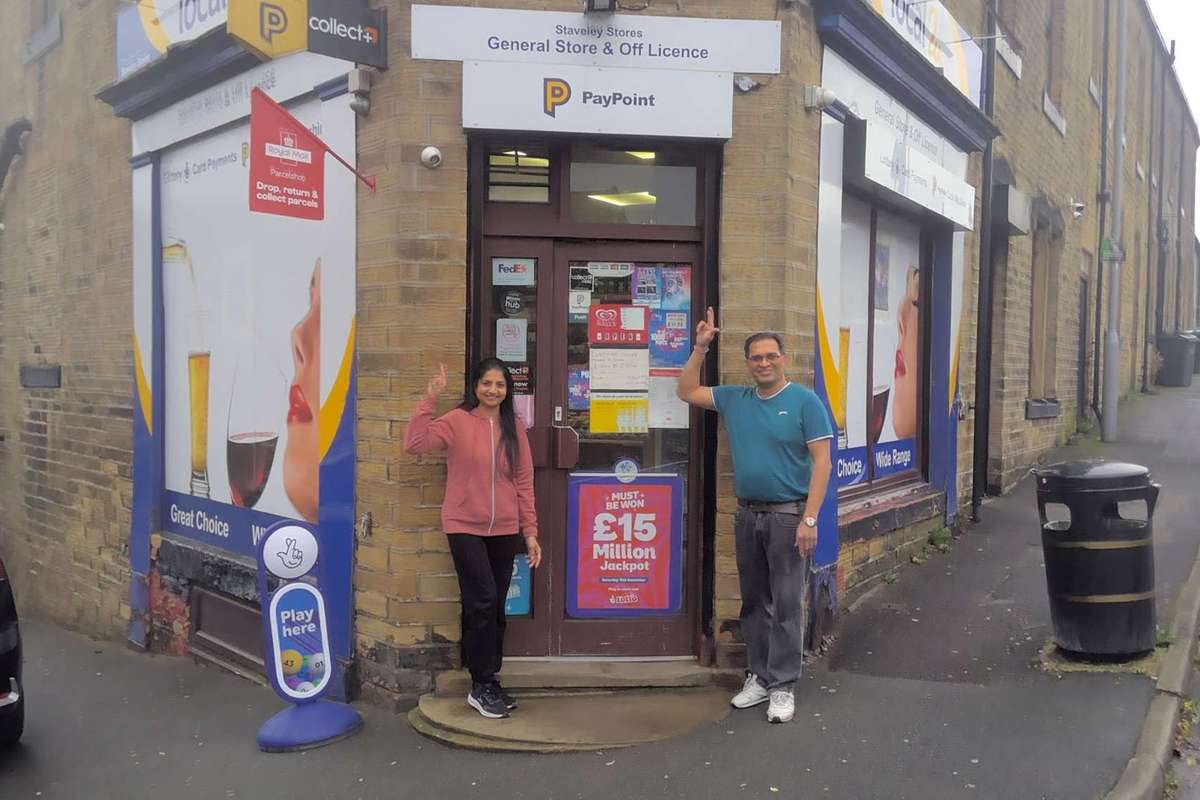 Allwyn awards £40k to 22 National Lottery retailers