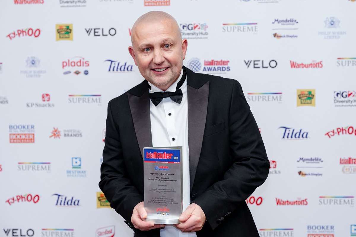 Andy Campbell with Asian Trader Awards trophy
