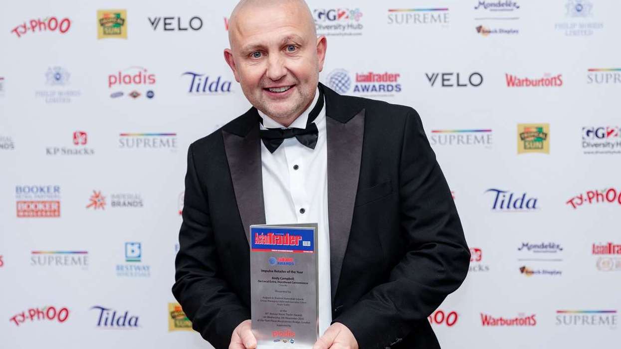 Andy Campbell with Asian Trader Awards trophy