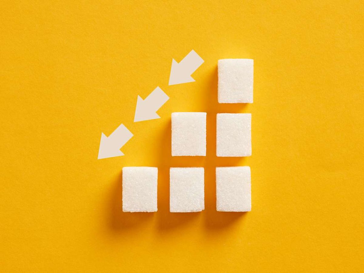 Ascending sugar cube graph with descending arrows indicating to reduce sugar intake