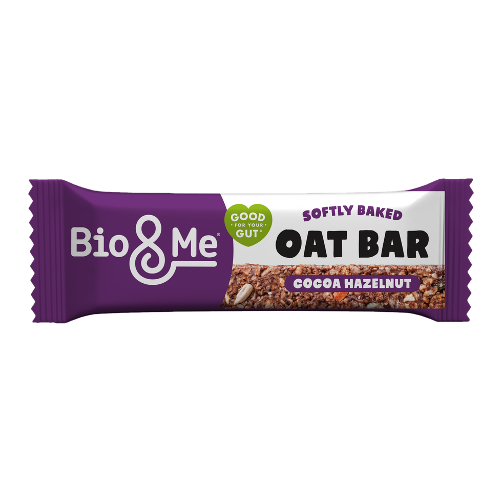 Bio&Me Cocoa Hazelnut softly baked oat bar with gut-friendly ingredients in purple pack