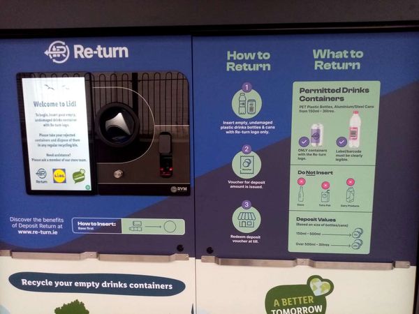 Bottle deposit return point