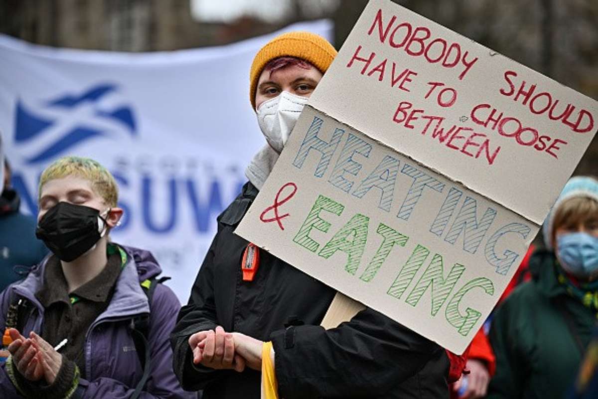 Consumers cutting back on food spending, forced to choose between heating and eating: ONS