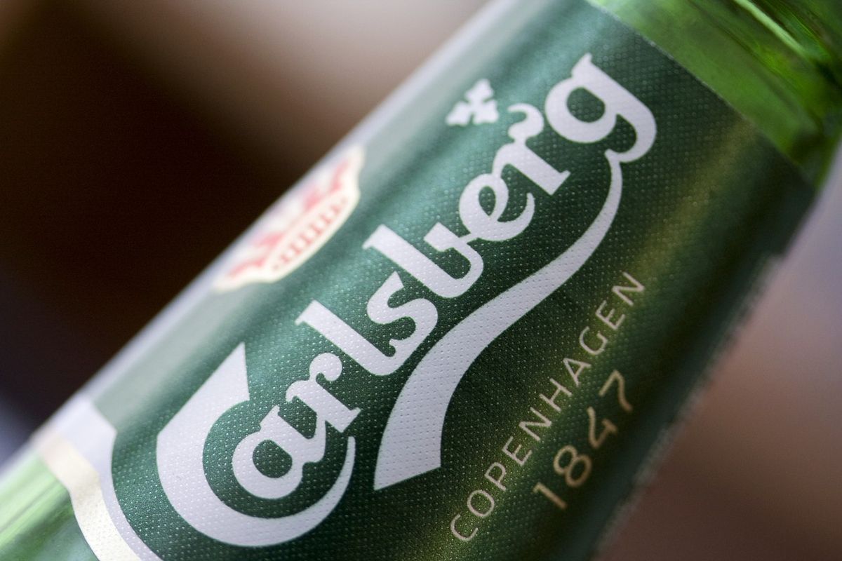 Carlsberg, showing 17% sales growth and tariff warning headlines.