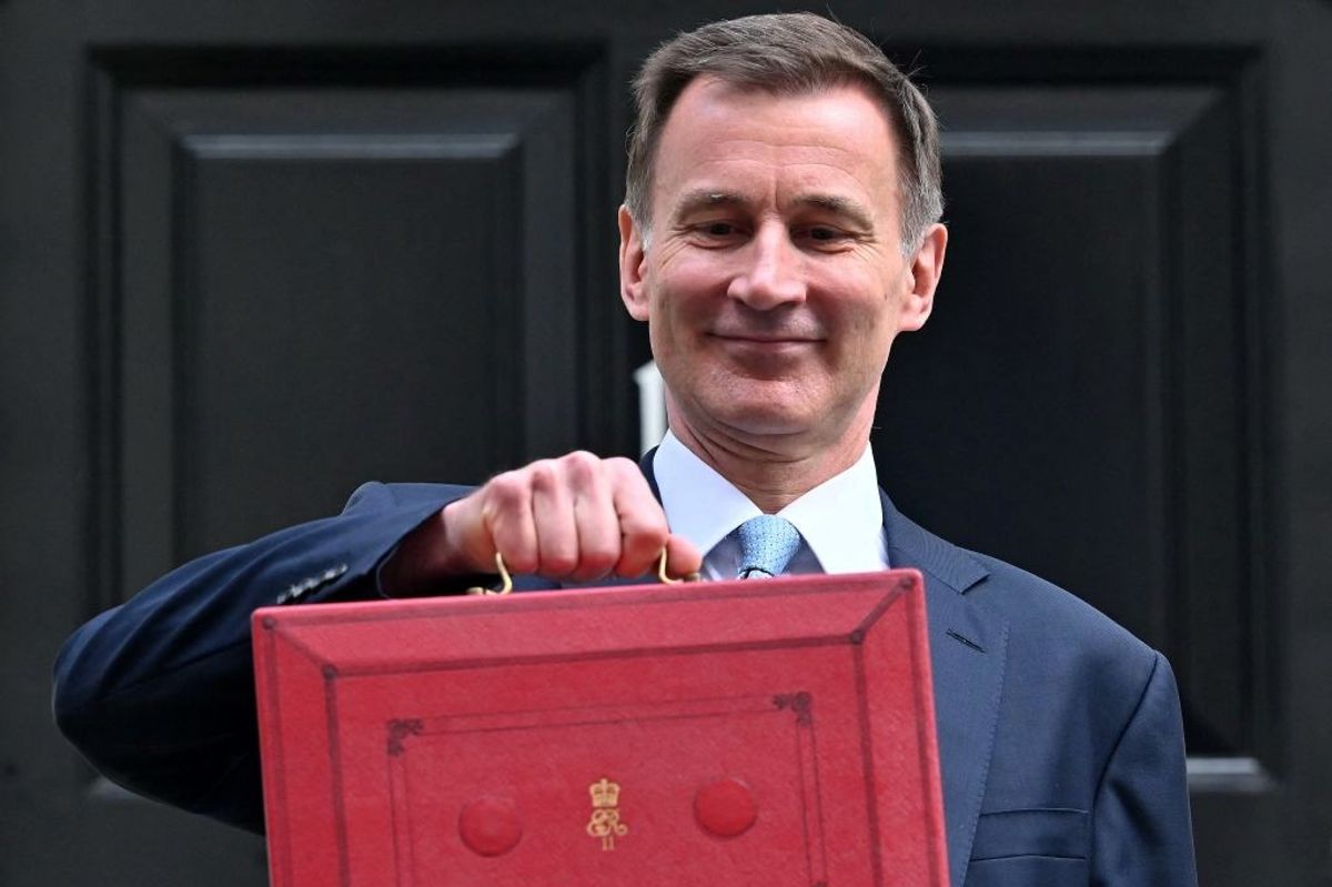 Hunt announces extra tax on vaping from 2026