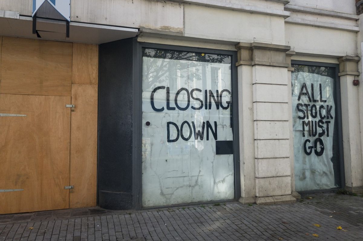 Closed WHSmith store on UK high street amid 2025 crisis