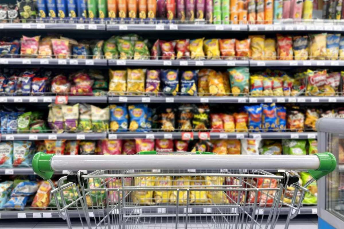 Crisps, Snacks and Nuts aisle