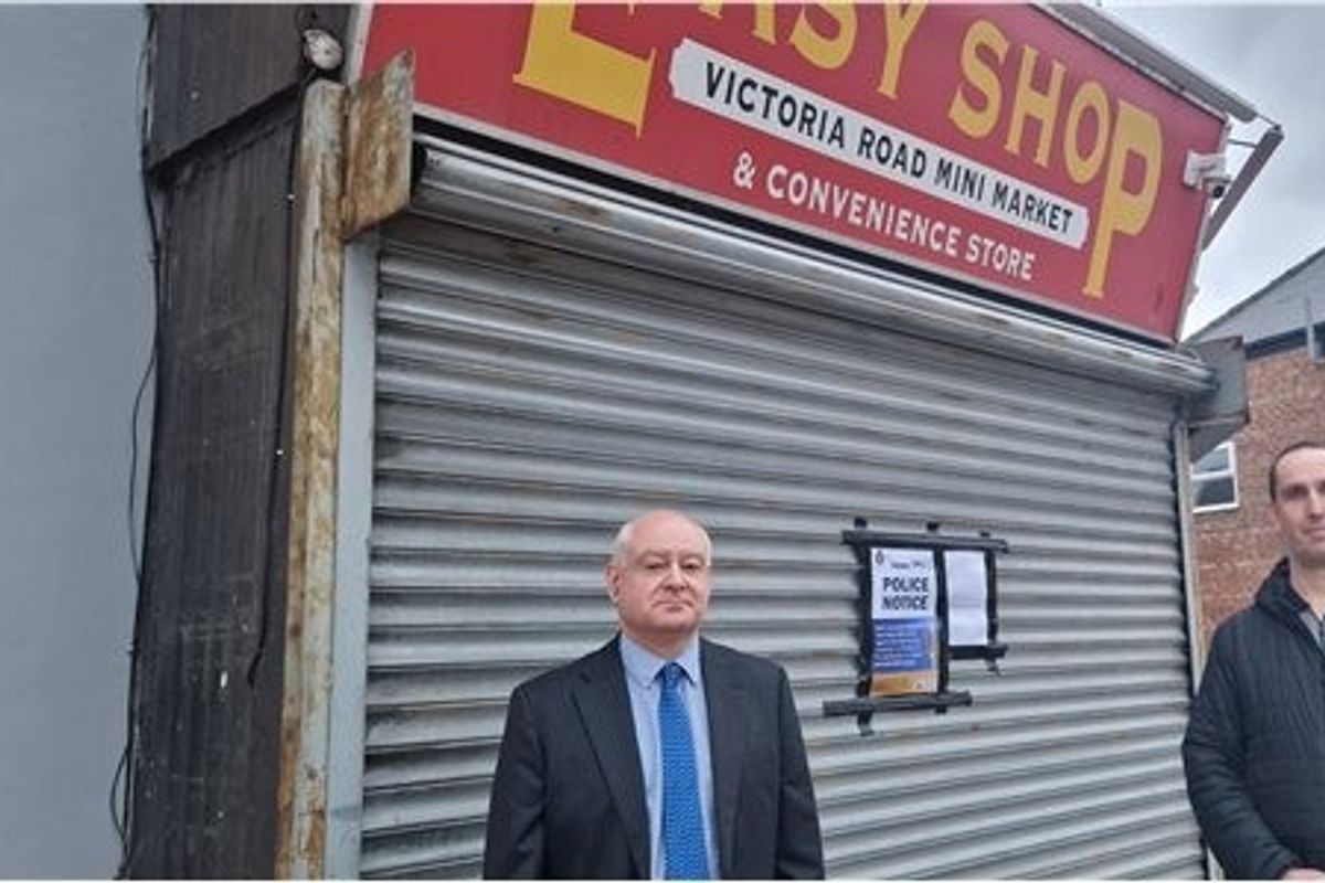 Two shops closed and four arrested in Darlington over illegal vapes and cigs