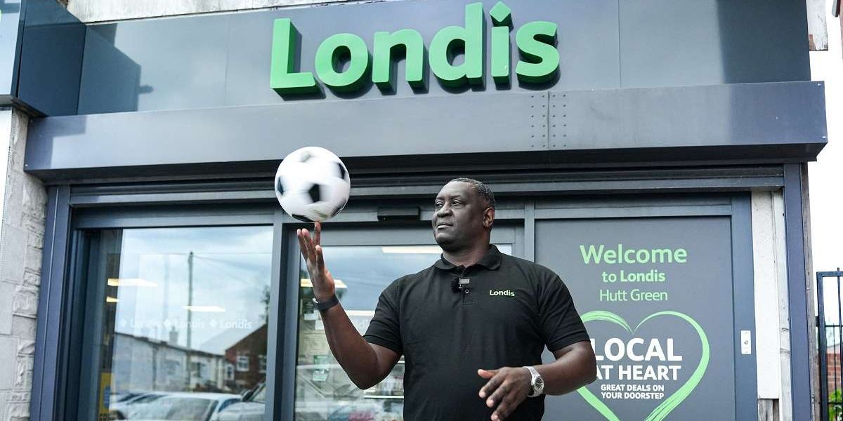 Booker Teams Up With Football Stars for Retail Campaign