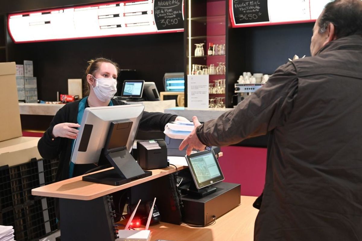 French stores chitchat at the checkout