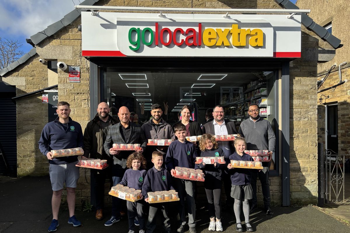 Go Local Extra store in Southowram donating Quaker porridge to 100 kids in 2025