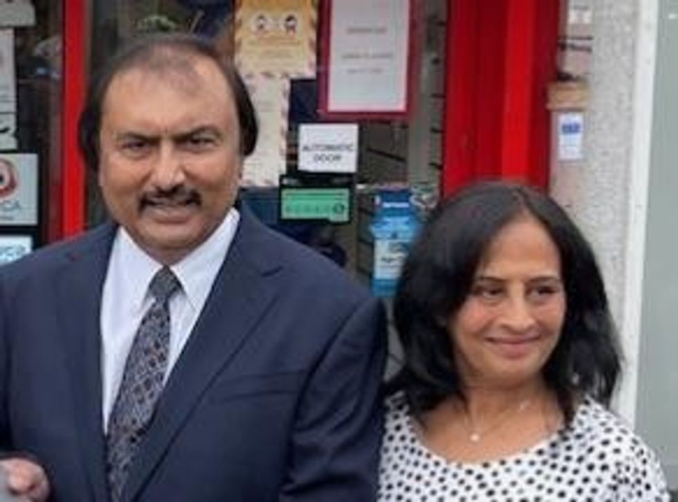 Hemandra Hindocha and wife Kirti