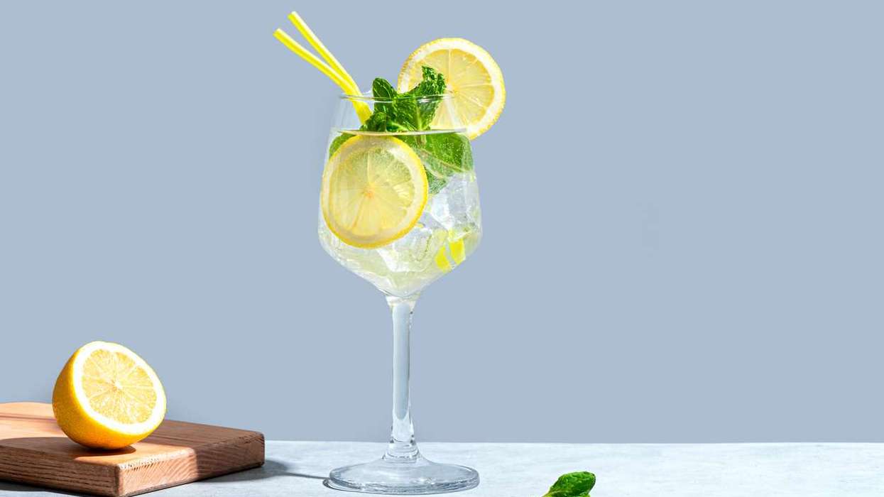 Hugo Spritz cocktail drink