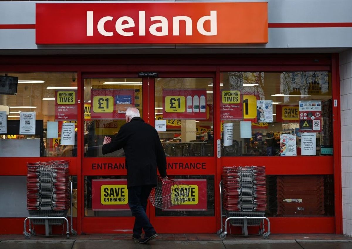 Iceland retail crime armed guards UK