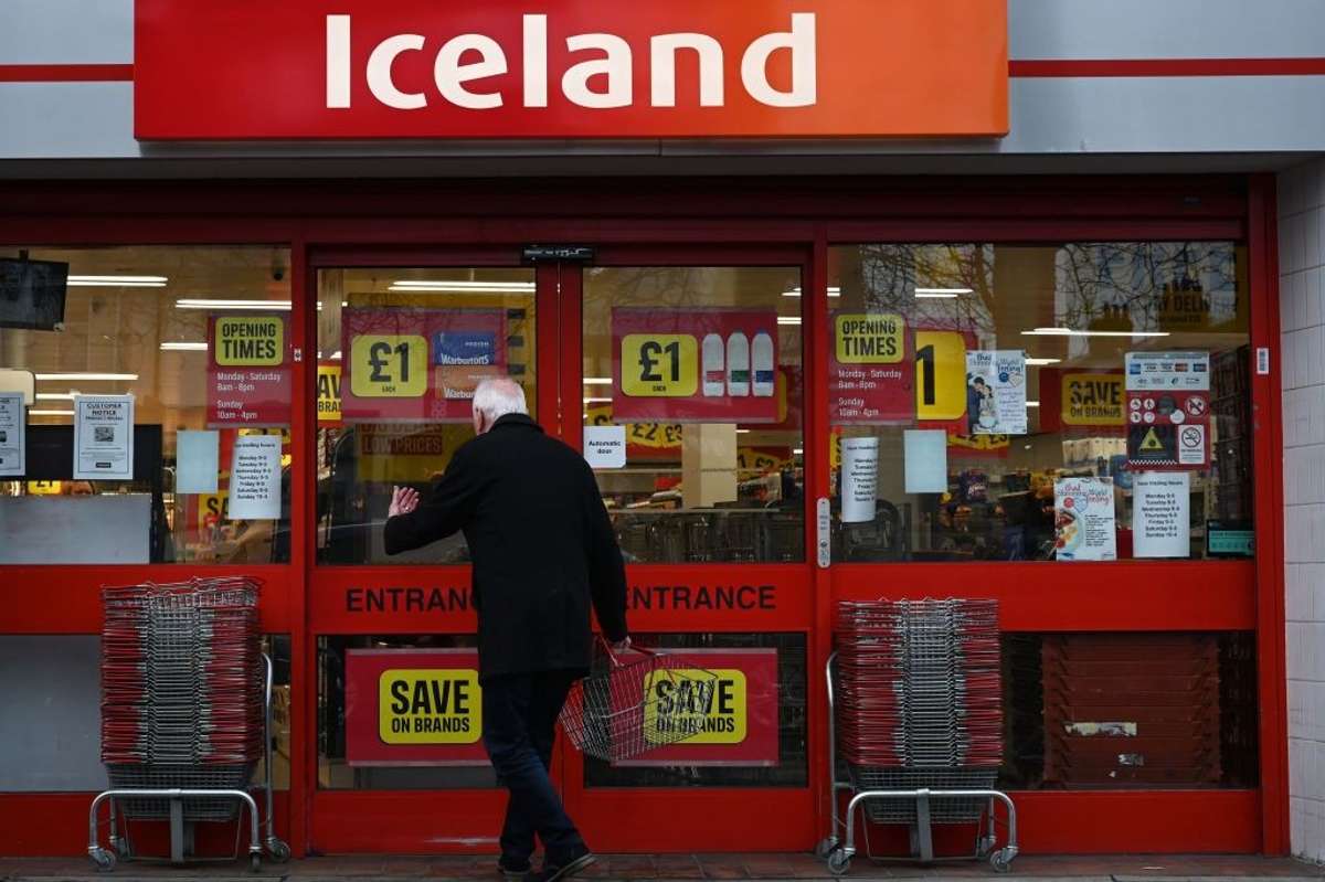 Iceland retail crime armed guards UK