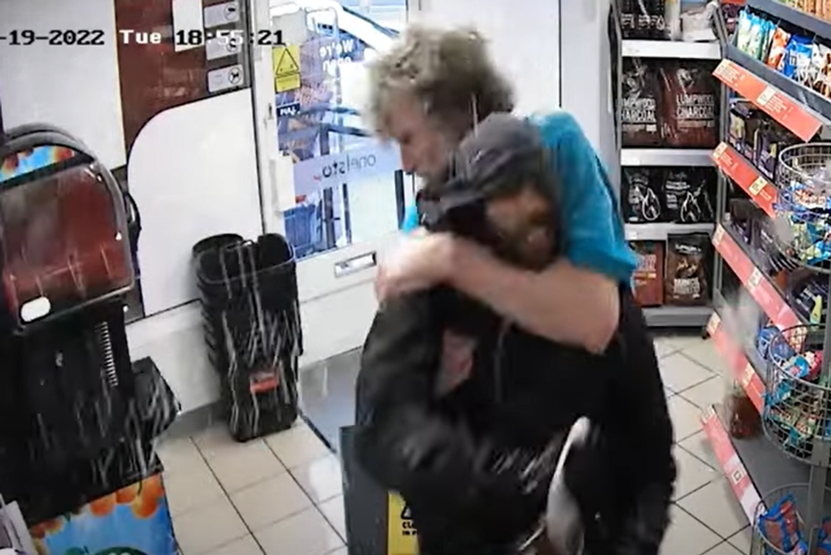 Police praise Leeds c-store worker for tackling gun-wielding robber