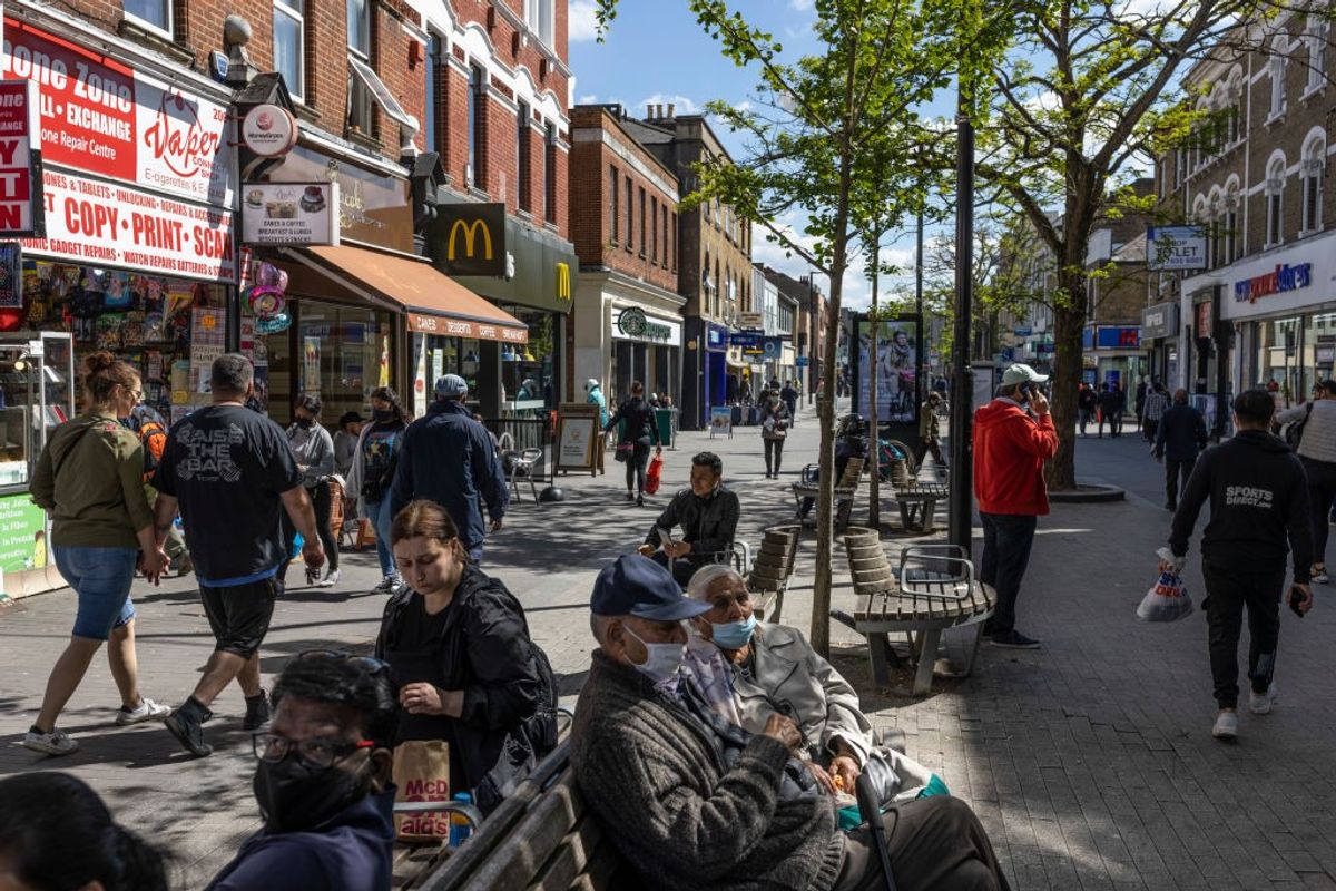 Over 5200 chain stores disappear in first six months, even as decline slows