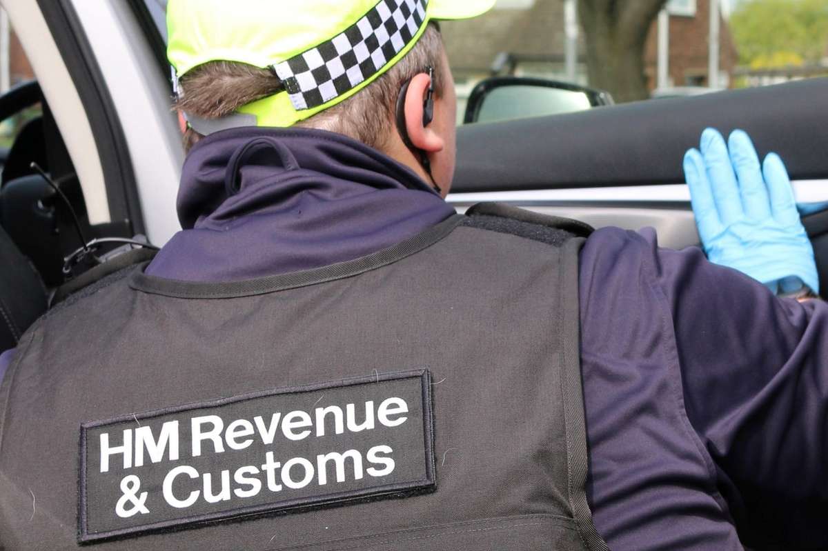 HMRC arrests three persons for till fraud