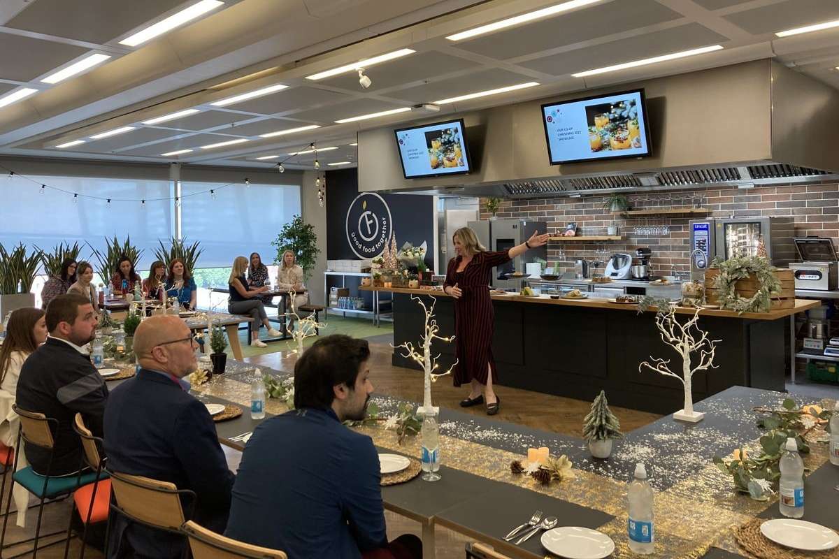 Nisa holds Christmas showcase event