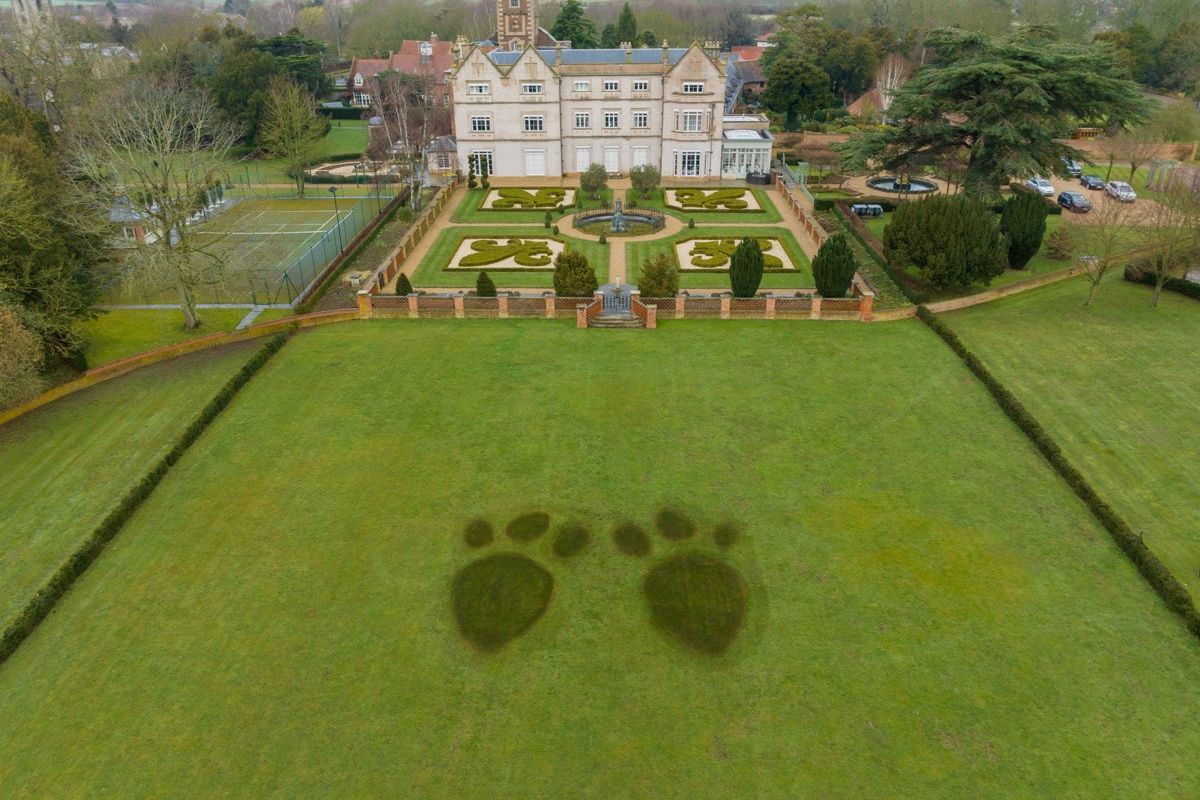Giant bunny feet appears in the Midlands village of Bunny!