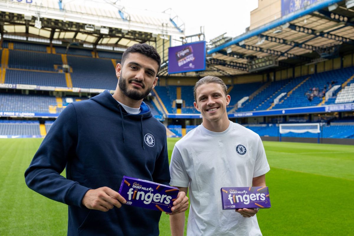 Cadbury Fingers raises British Sign Language awareness