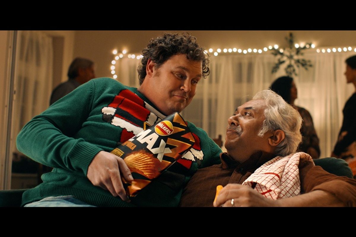 Sharing range in spotlight in Walkers’ new festive campaign