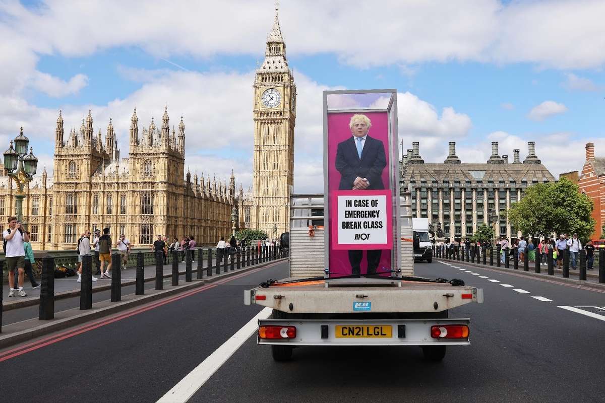 Riot Labs takes aim at vaping legislation again, with 'Boris Johnson' in glass casing