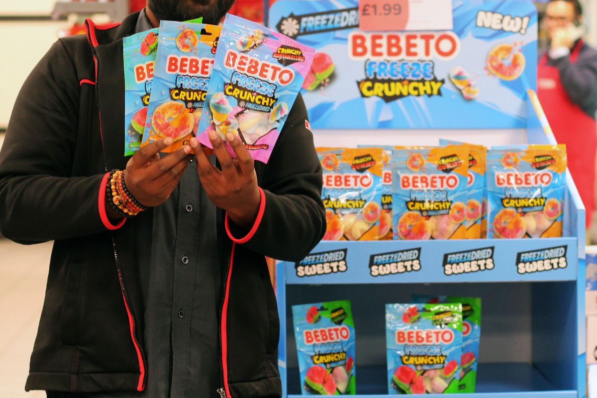 Freeze dried frenzy: Bebeto wows shoppers at SPAR event