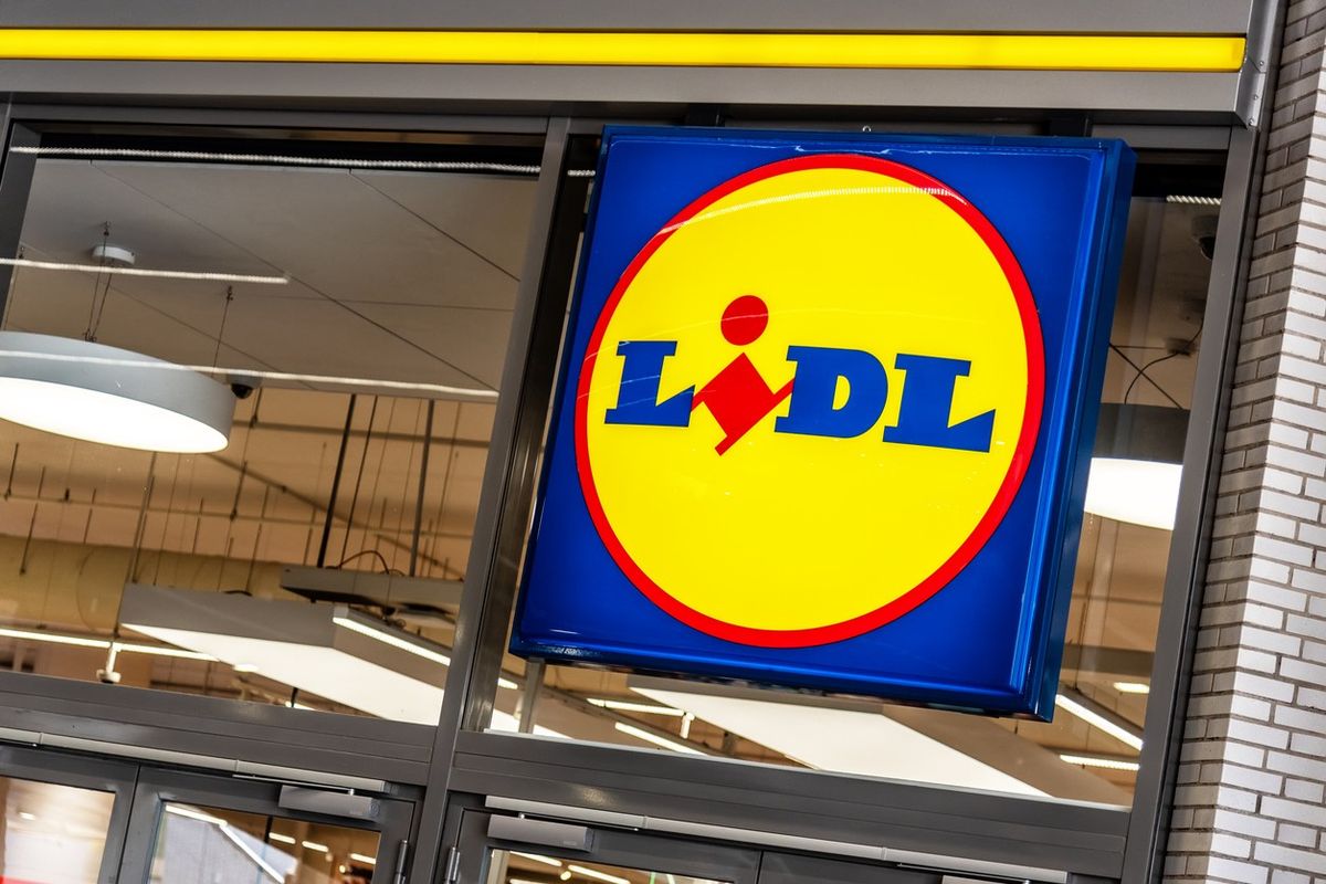 Discounters win growing share of Christmas spend from mults