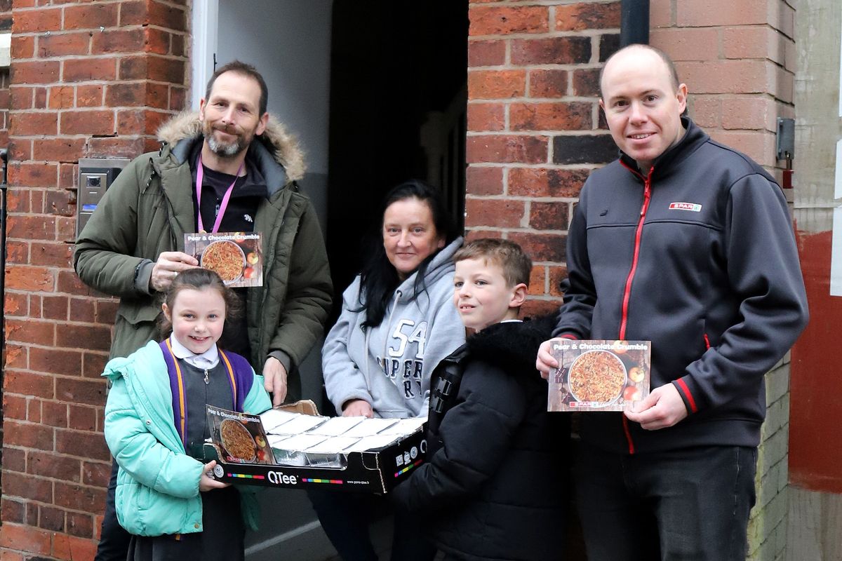 SPAR teams up with Preston primary school to spread festive cheer