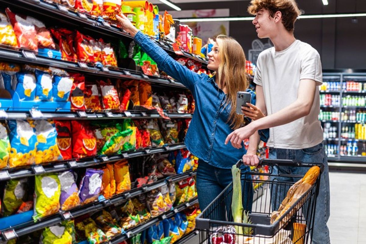 Retail sales rise in June amid cautious optimism