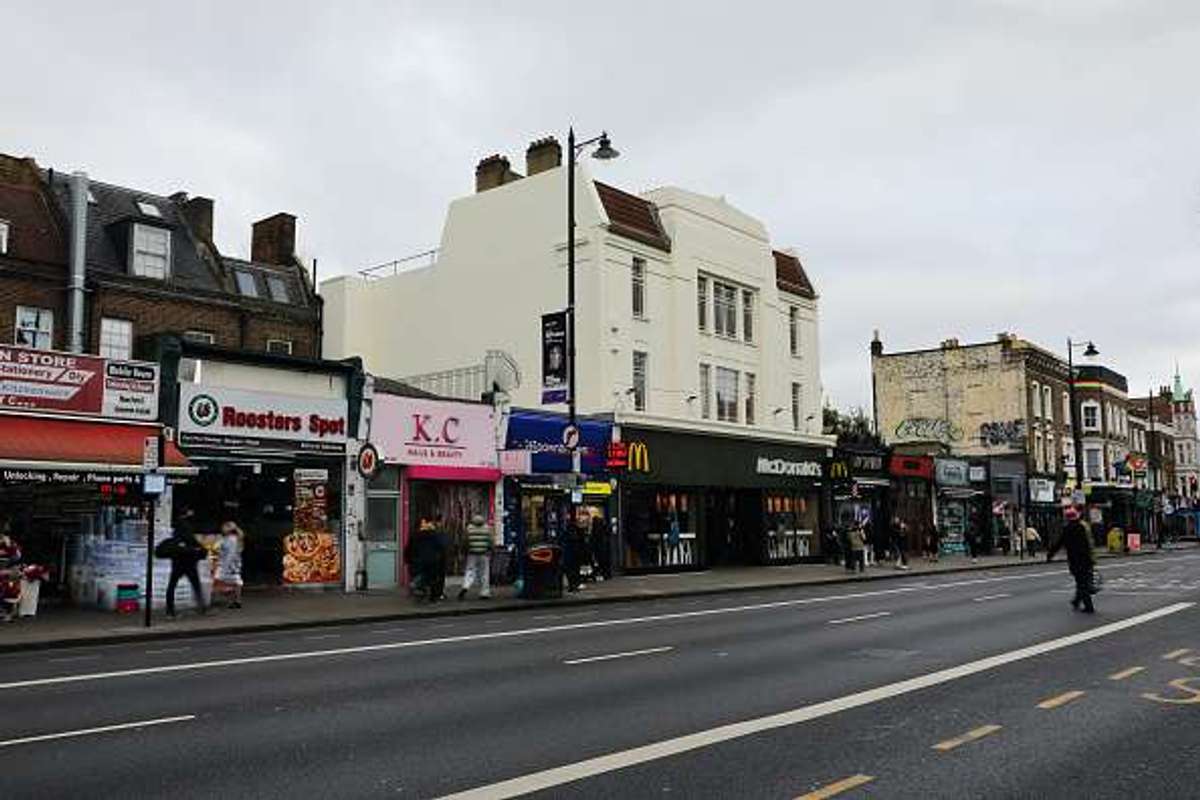 UK retail space shrinks for first time since WWII