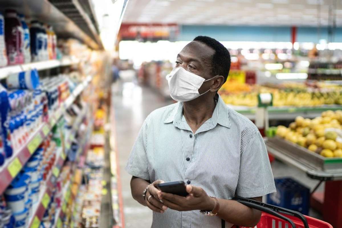 Trade union slams government over removing face mask restrictions inside shops