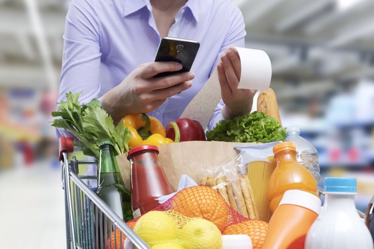 Families to 'cut back, hunt for bargains' this Christmas