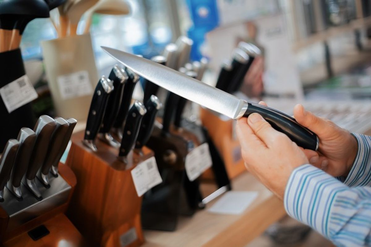 Edmonton city council debates bylaw to ban sale of knives in convenience stores