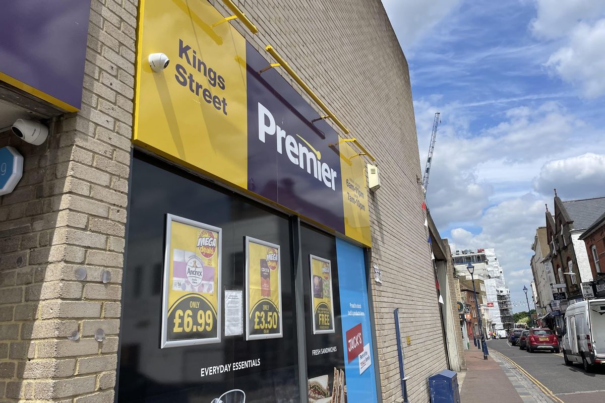 Store stripped of licence for having illegal worker and selling alcohol to street drinkers