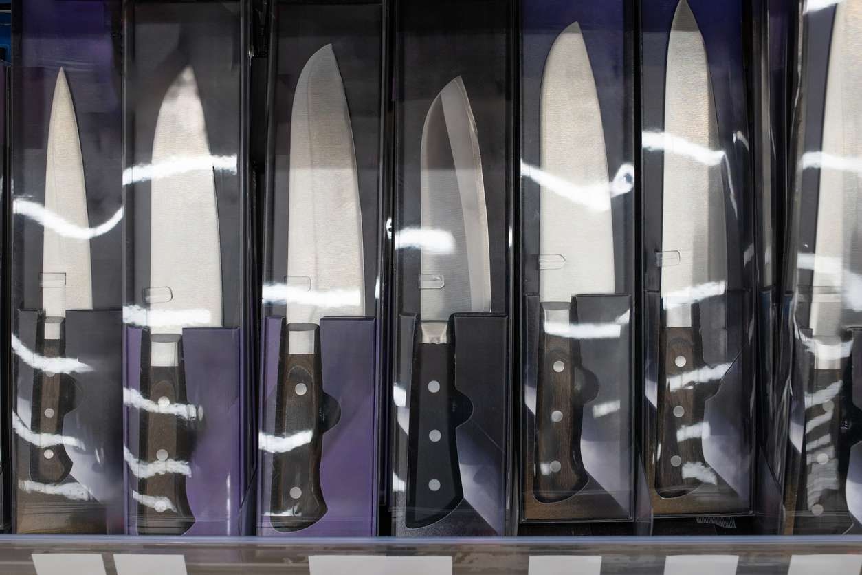 kitchen knives on display