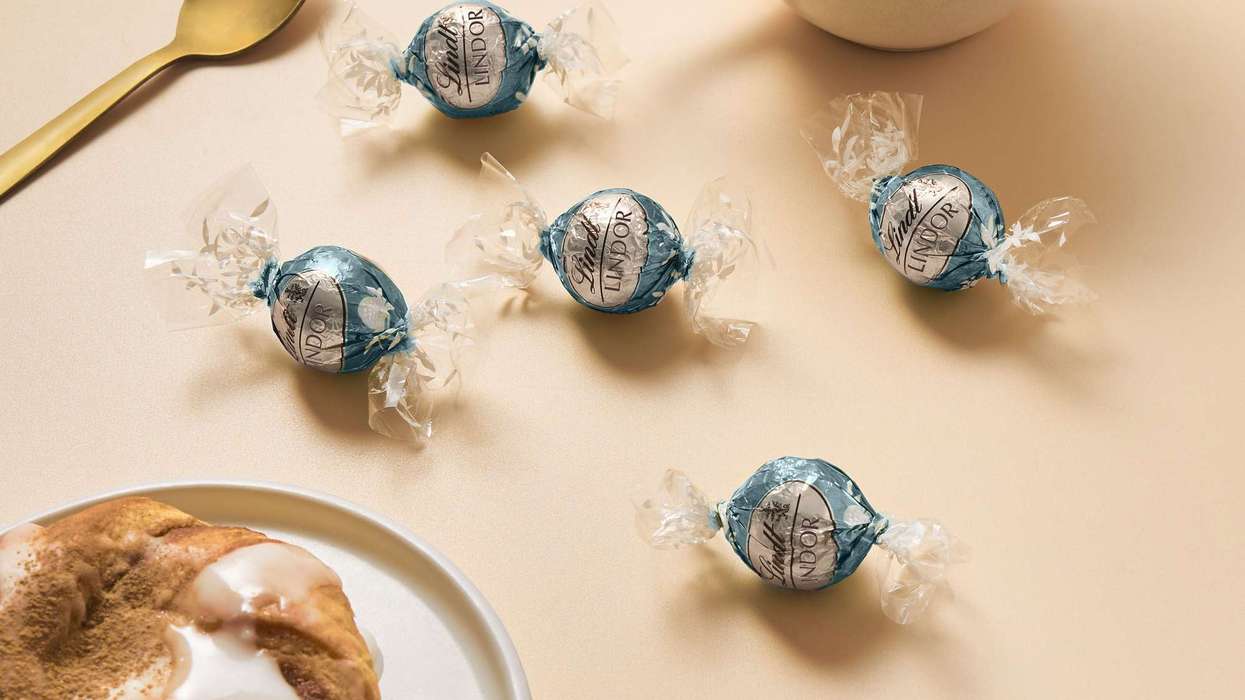 Lindt LINDOR Cinnamon Roll
