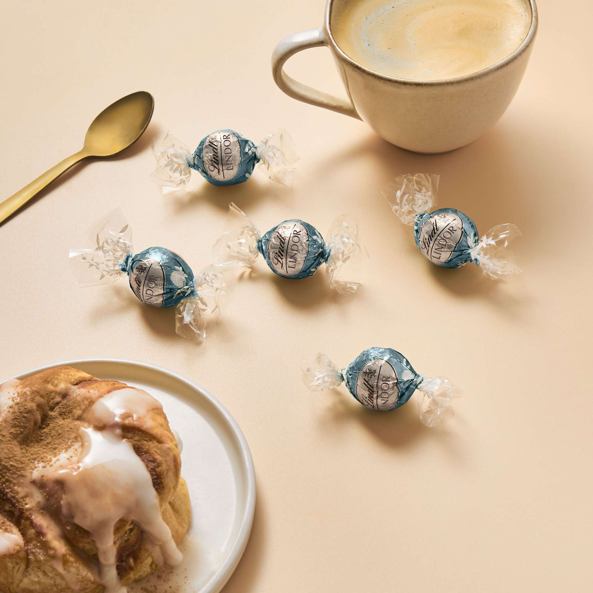 Lindt LINDOR Cinnamon Roll