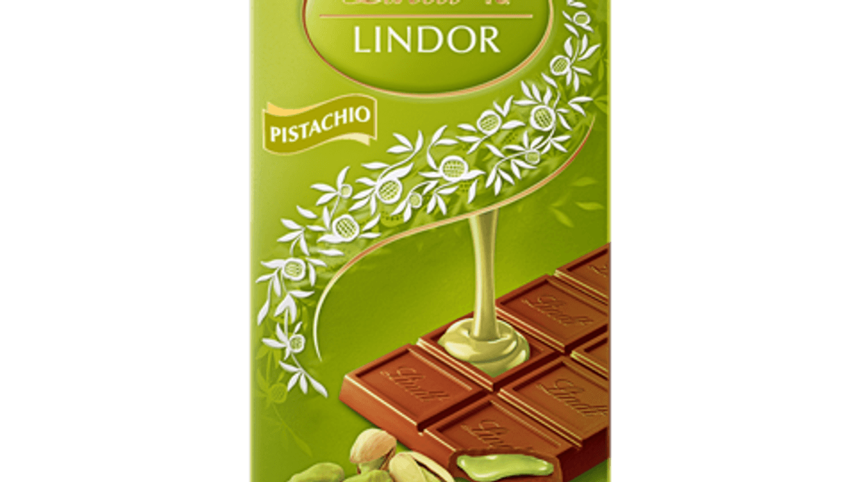 Lindt's new LINDOR Pistachio Milk Chocolate Bar