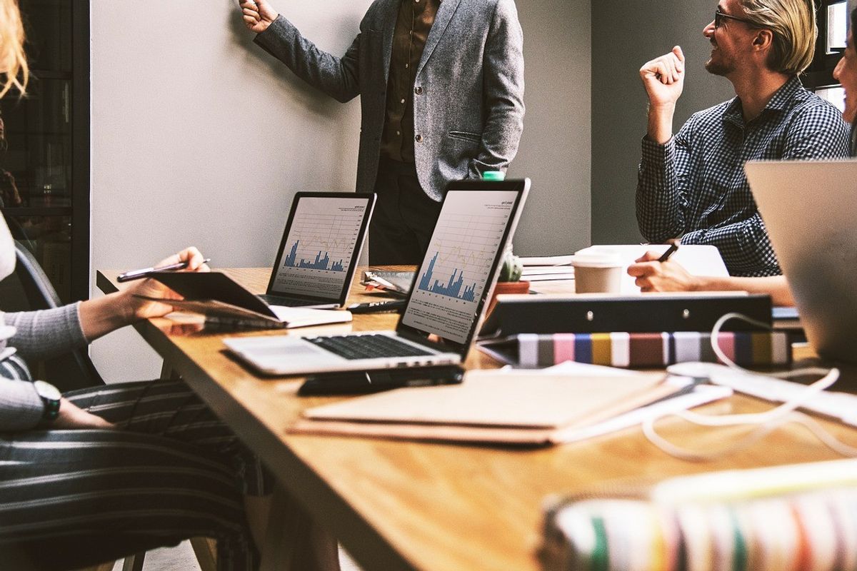 London skyline overlaid with tech icons representing the UK’s 20,000 high‑growth tech firms