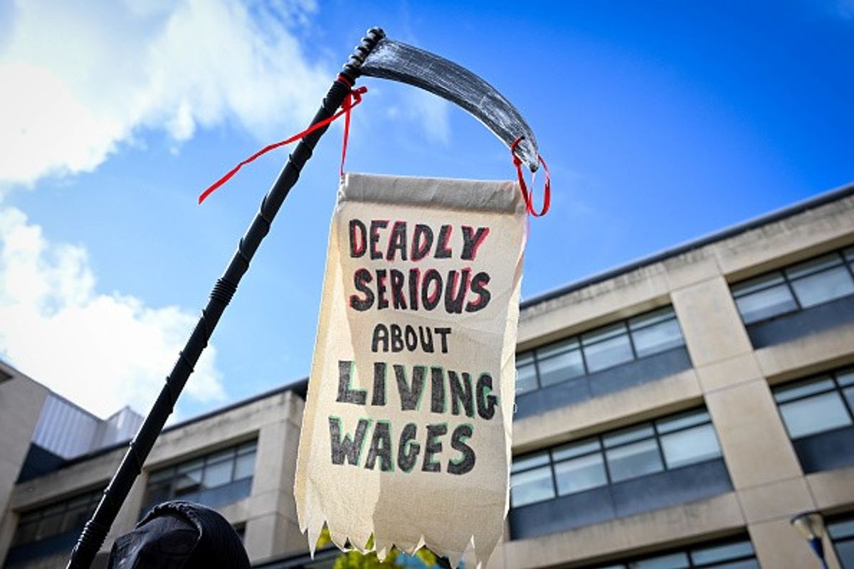 Wages to 'drop by £4,000 in real terms over three years', warns TUC