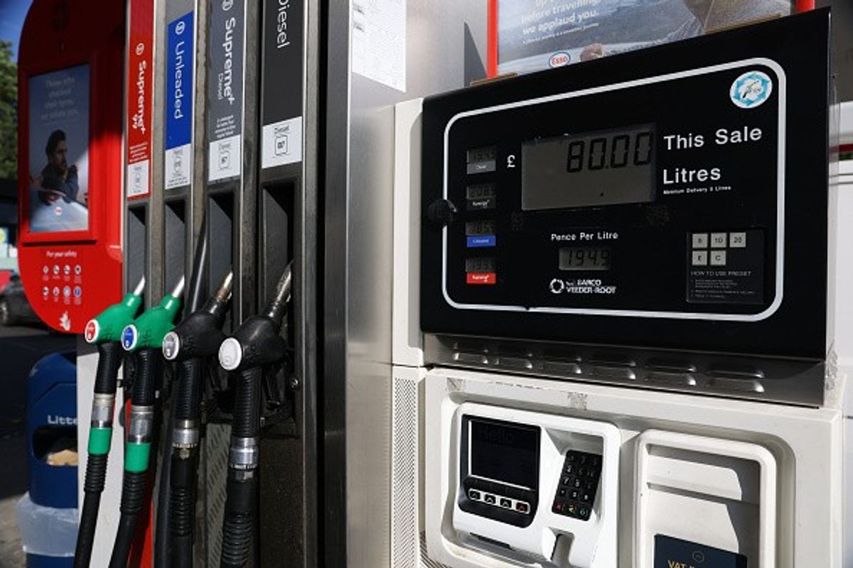 Petrol retailers accused of not passing drop in oil prices to drivers