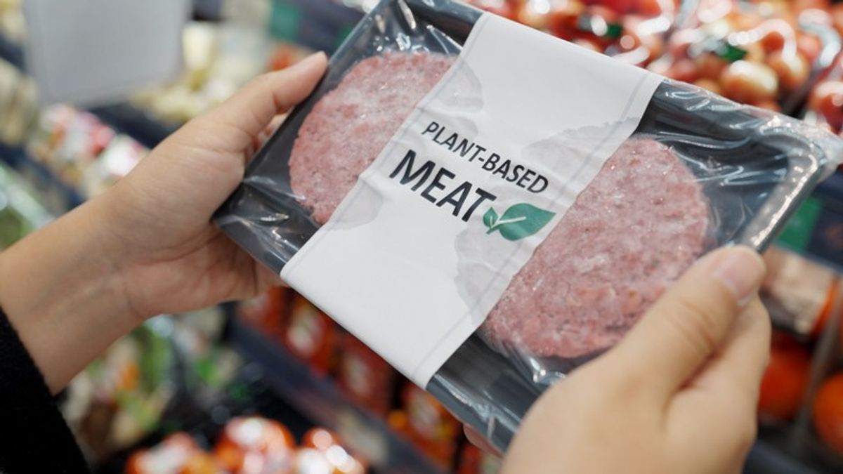 Plant-based ready meals and snacks driving retail change in UK supermarkets amid meat reduction trend