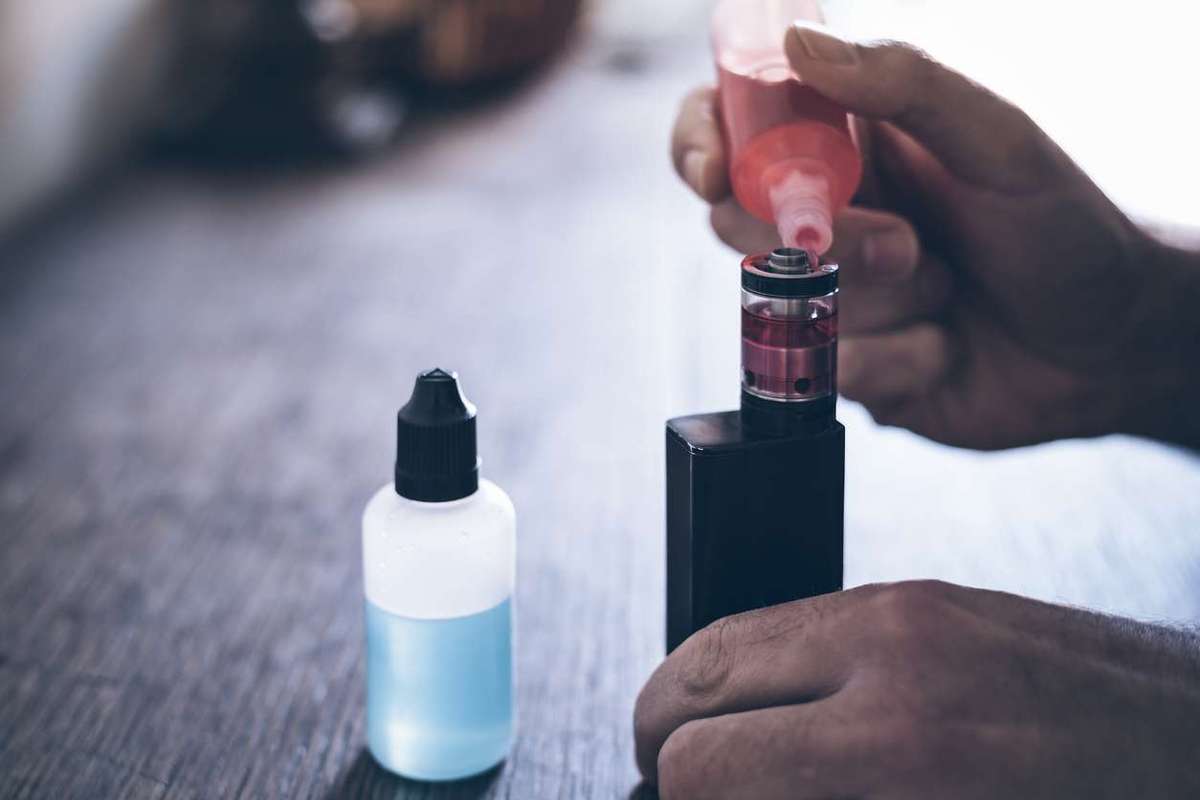 refilling the tank of an e-cigarette with vape liquid