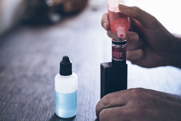 refilling the tank of an e-cigarette with vape liquid