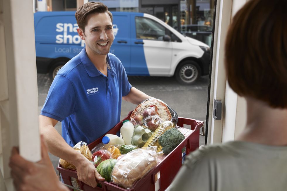 Snappy Shopper Delivery man scaled