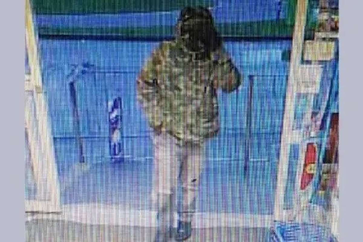 Shop staff threatened with knife in Little Stoke store robbery